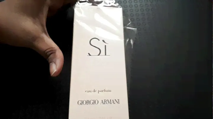 Распаковка парфюмерной воды Giorgio Armani Si